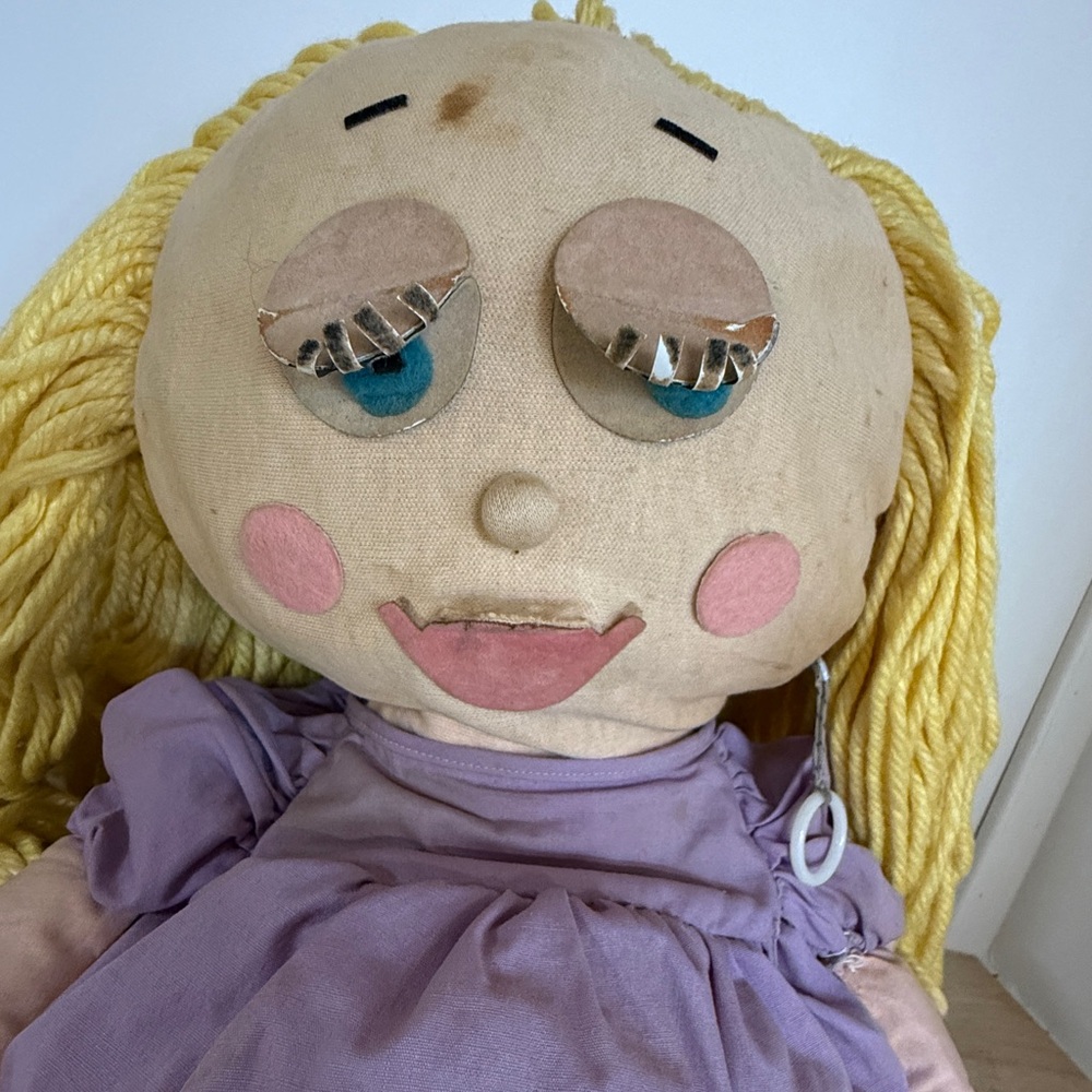 1963 Mattel “Shrinkin’ Violette” Talking Pull-string Doll with Yellow Yarn Hair - Picture 3 of 11